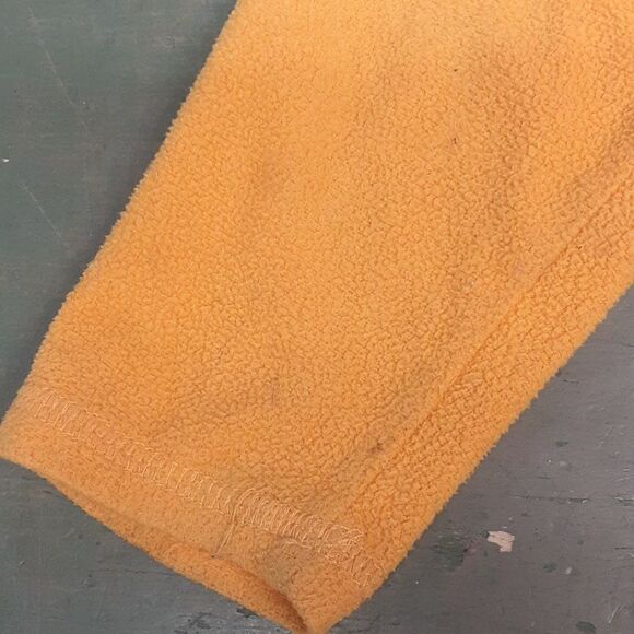 Hawkeyes Colosseum gold fleece sweatshirt size 5. - Picture 3 of 9